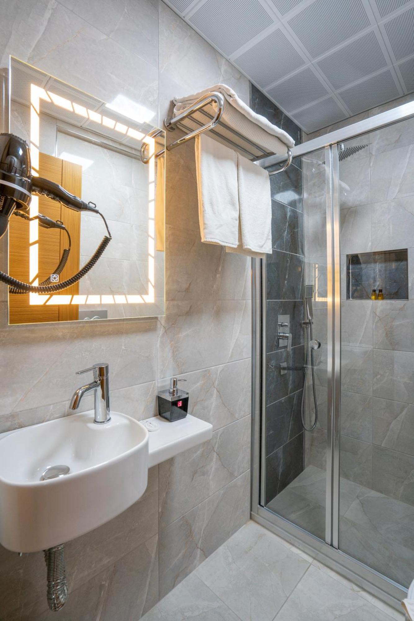 Grand Reis Hotel Istanbul Bagian luar foto
