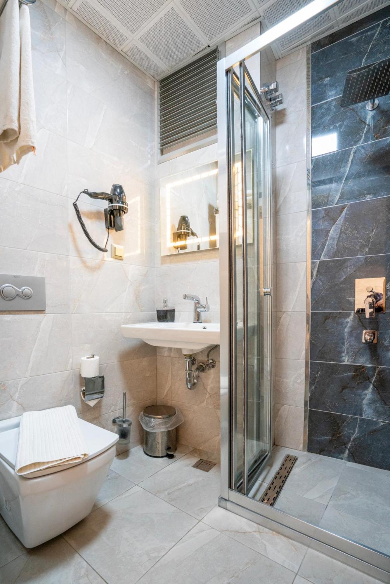 Grand Reis Hotel Istanbul Bagian luar foto